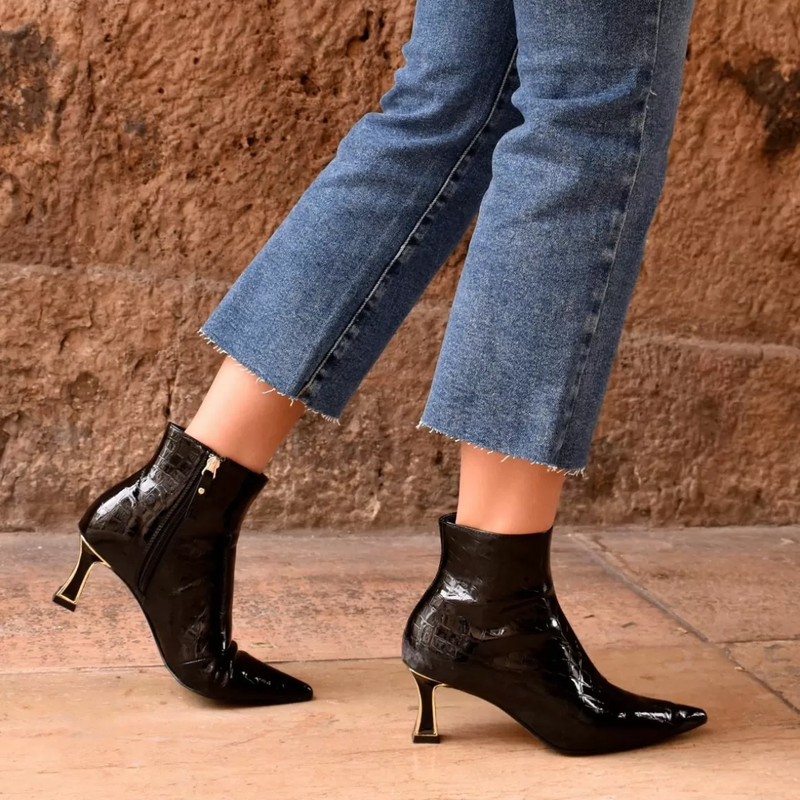 Exe Shoes Botinhas>Bota De Salto Fino Erica-311 Couro De Coco Preto