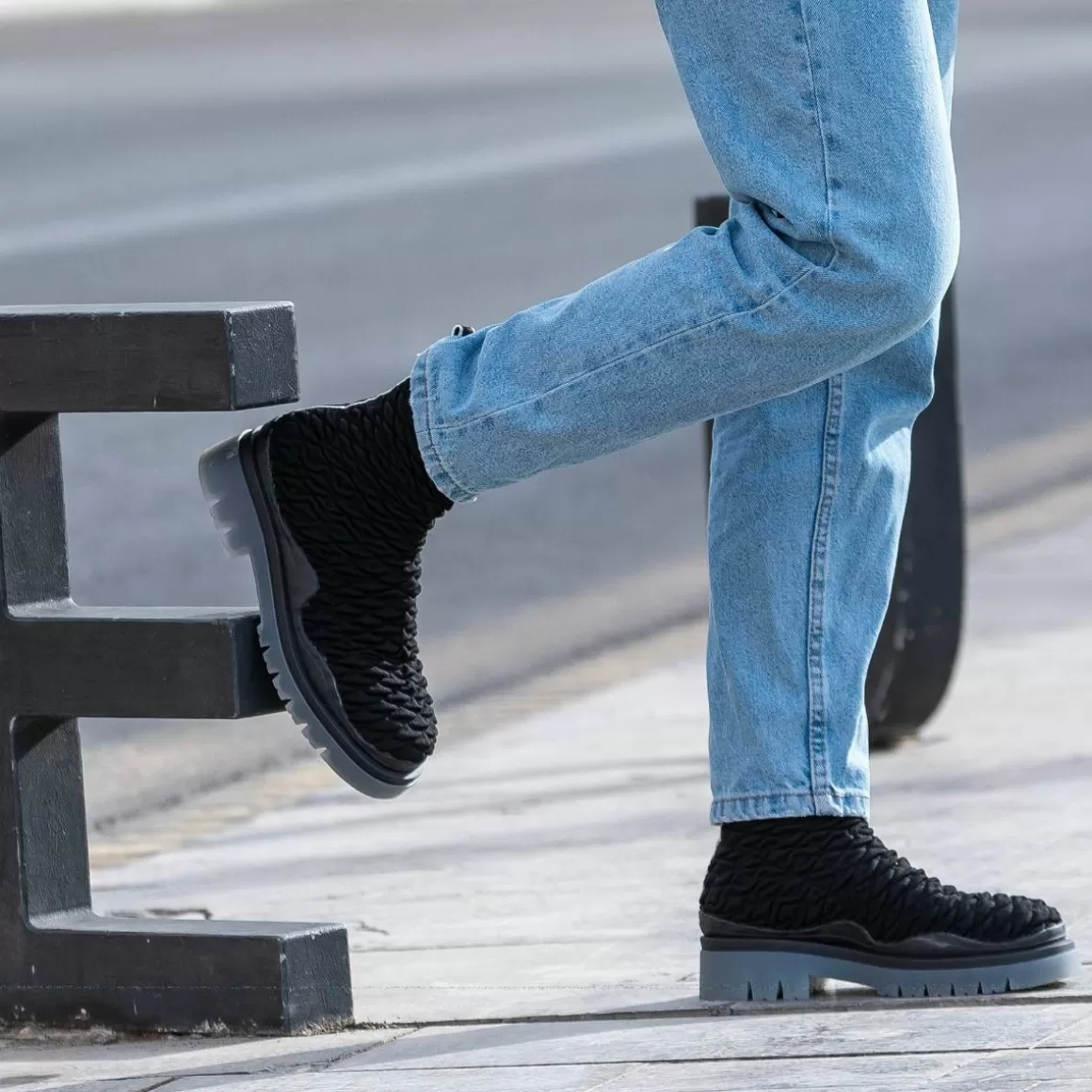 Exe Shoes Botinhas>Espolio B077-H503 Em Relevo Preto