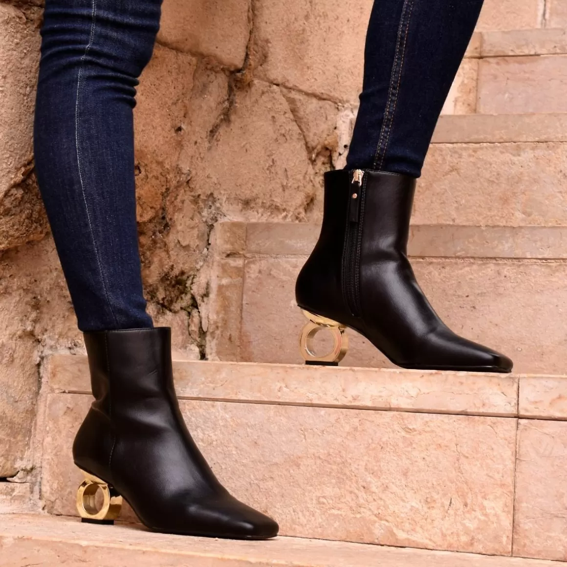 Exe Shoes Botinhas>Espolio Com Salto Circular Elena-411 Preto